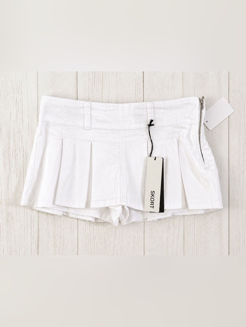 Madden Girl NWT White Mini Pleated Skort Size Medium